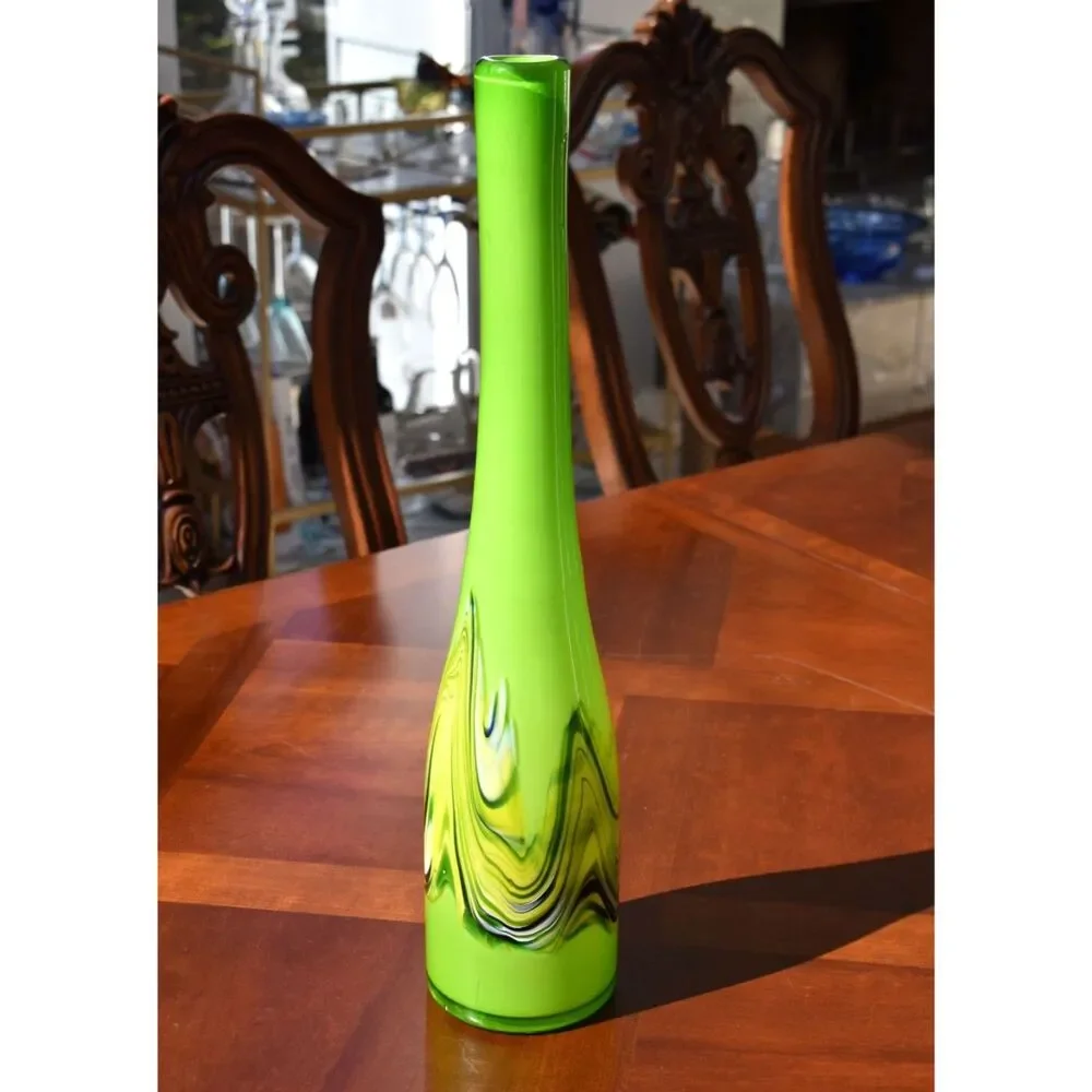 Vintage Margie's Garden Lime Green-Swirled Handblown Art Glass Vase